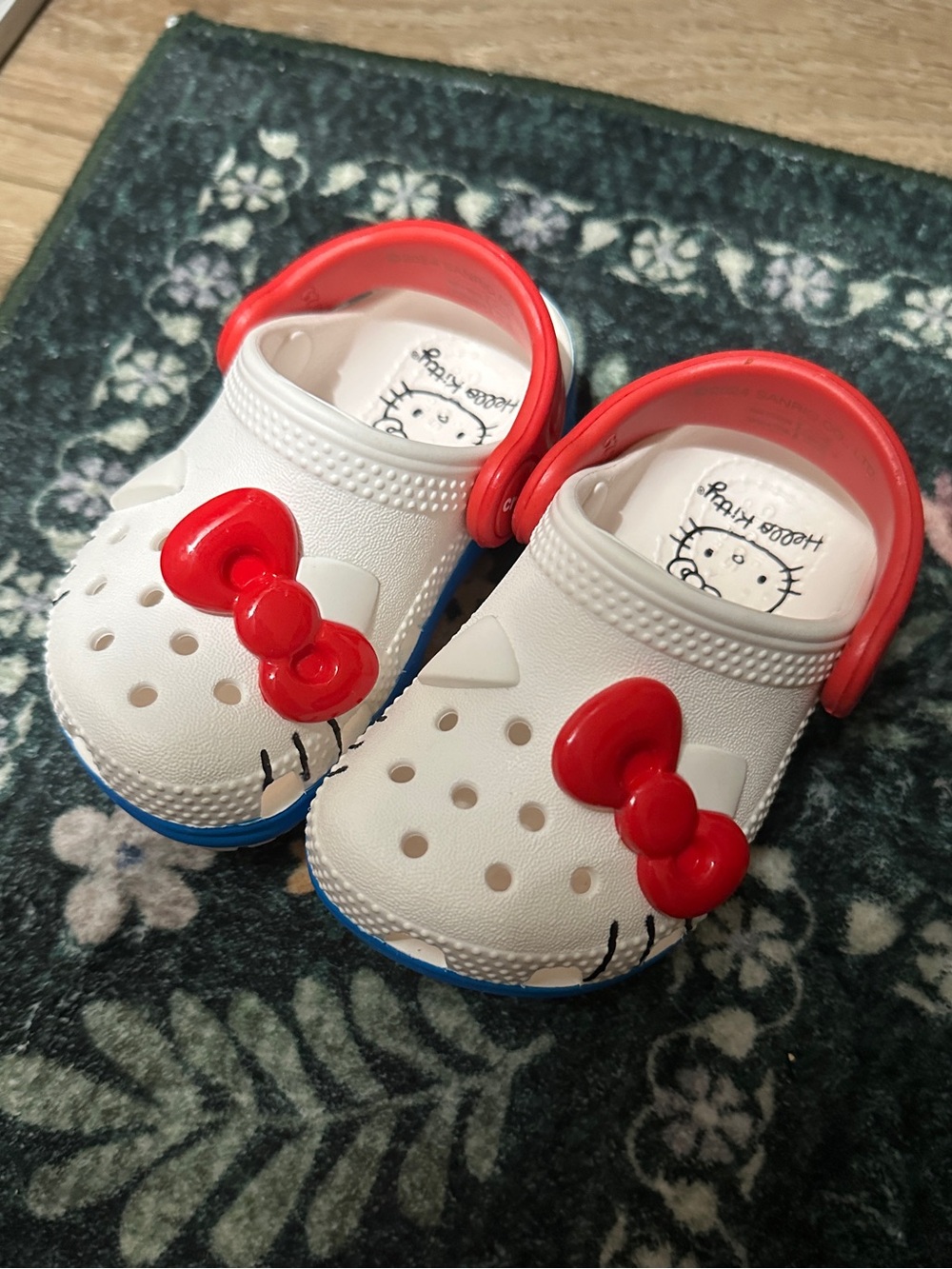 Hello Kitty Crocs Toddler size 5